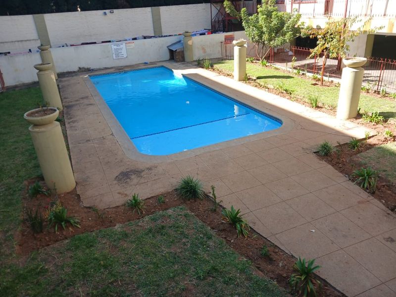 2 Bedroom Apartment for  Sale in Kensington B, Randburg - Photo 2