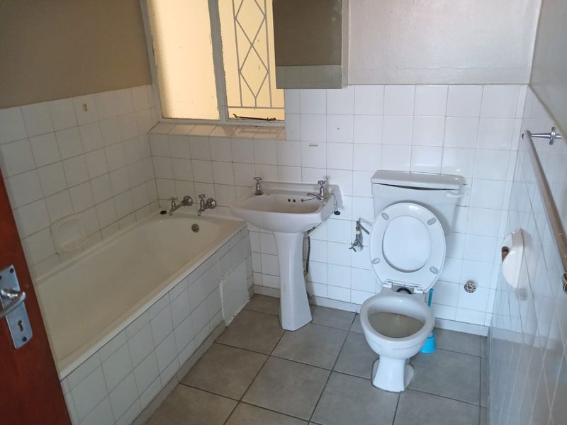 2 Bedroom Apartment for  Sale in Kensington B, Randburg - Photo 8
