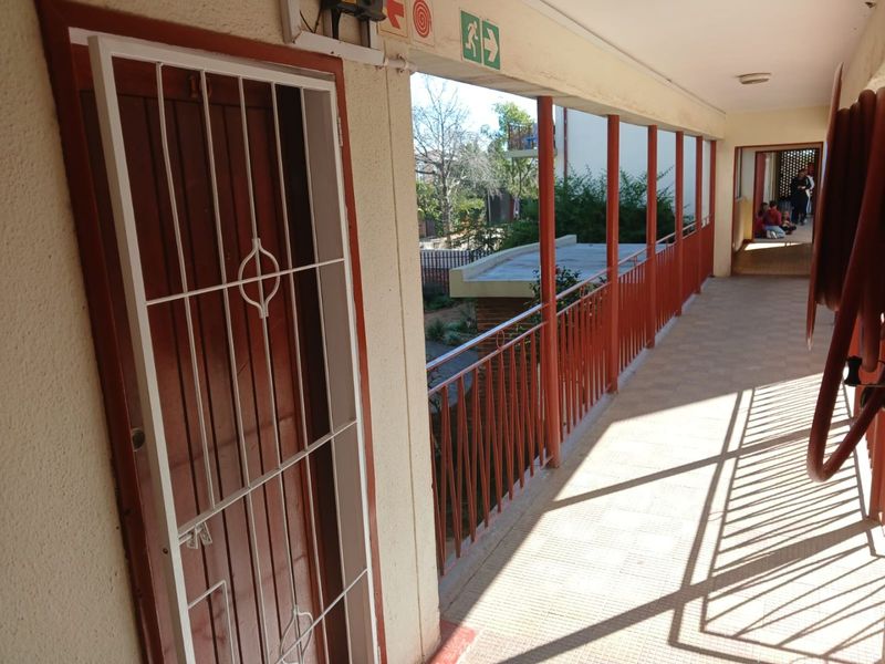 2 Bedroom Apartment for  Sale in Kensington B, Randburg - Photo 10