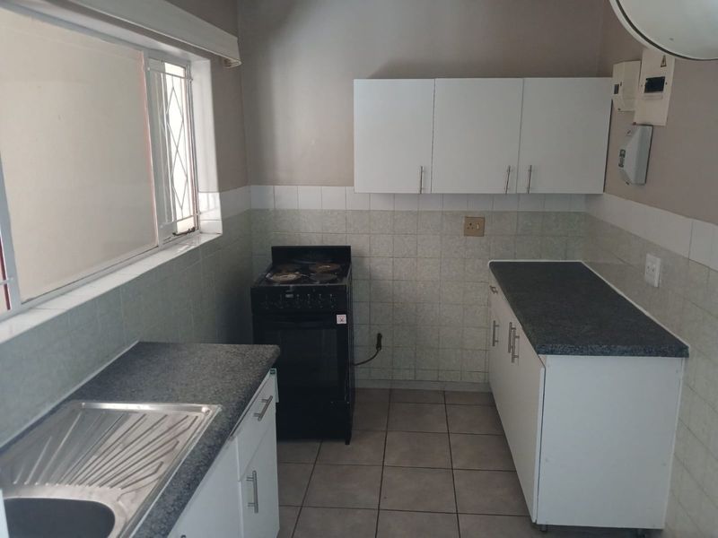 2 Bedroom Apartment for  Sale in Kensington B, Randburg - Photo 3
