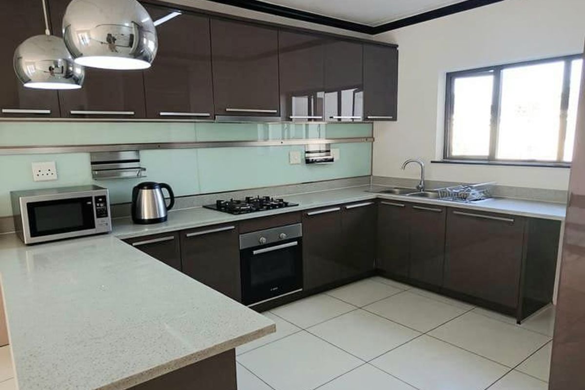 Upmarket Three-Bedroom Apartment in Carlswald - Photo 4