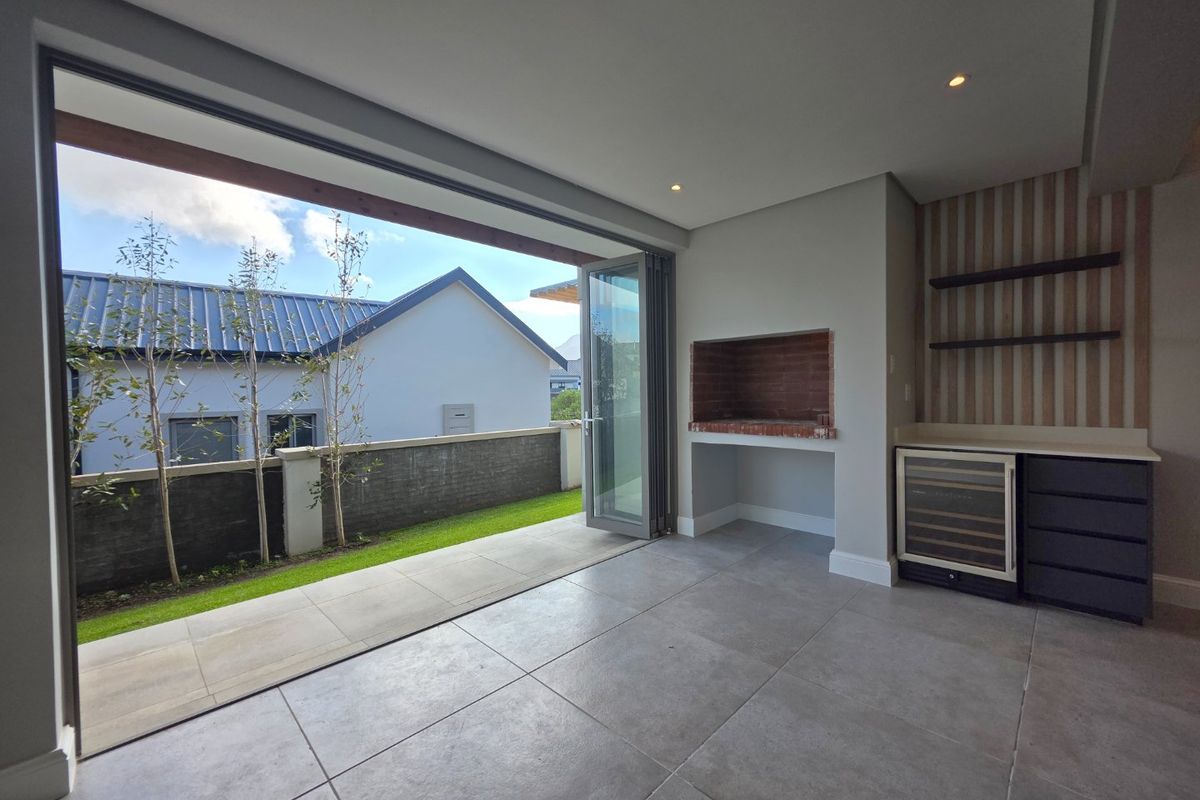 A GOLFER'S DREAM | LUXURY 4 BEDROOM HOME IN KINGSWOOD GOLF ESTATE - Photo 5