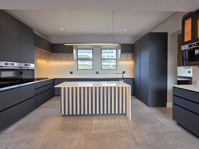 A GOLFER'S DREAM | LUXURY 4 BEDROOM HOME IN KINGSWOOD GOLF ESTATE - Photo 3
