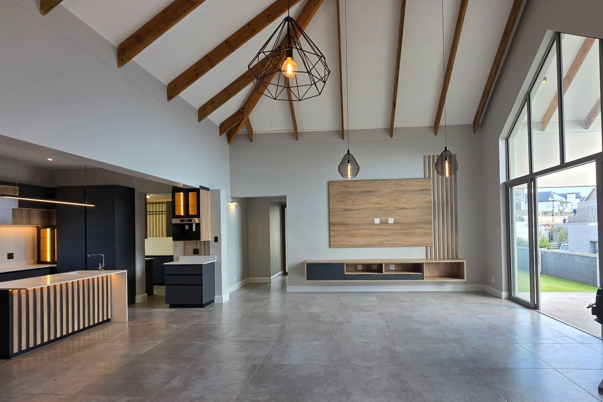 A GOLFER'S DREAM | LUXURY 4 BEDROOM HOME IN KINGSWOOD GOLF ESTATE - Photo 2