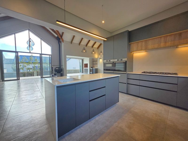 A GOLFER'S DREAM | LUXURY 4 BEDROOM HOME IN KINGSWOOD GOLF ESTATE - Photo 8