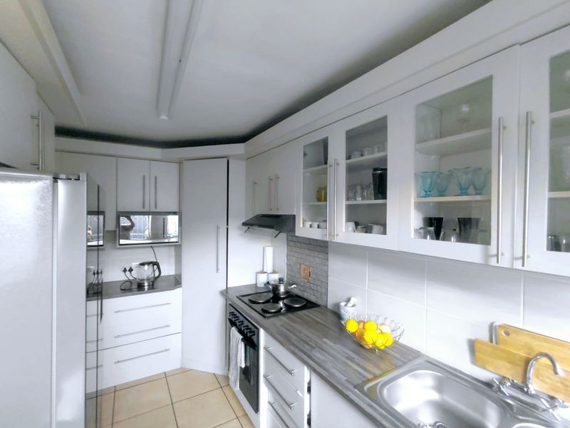Spacious 3-Bedroom Family Home in a Well-Located Area Close to All Amenities - Photo 7