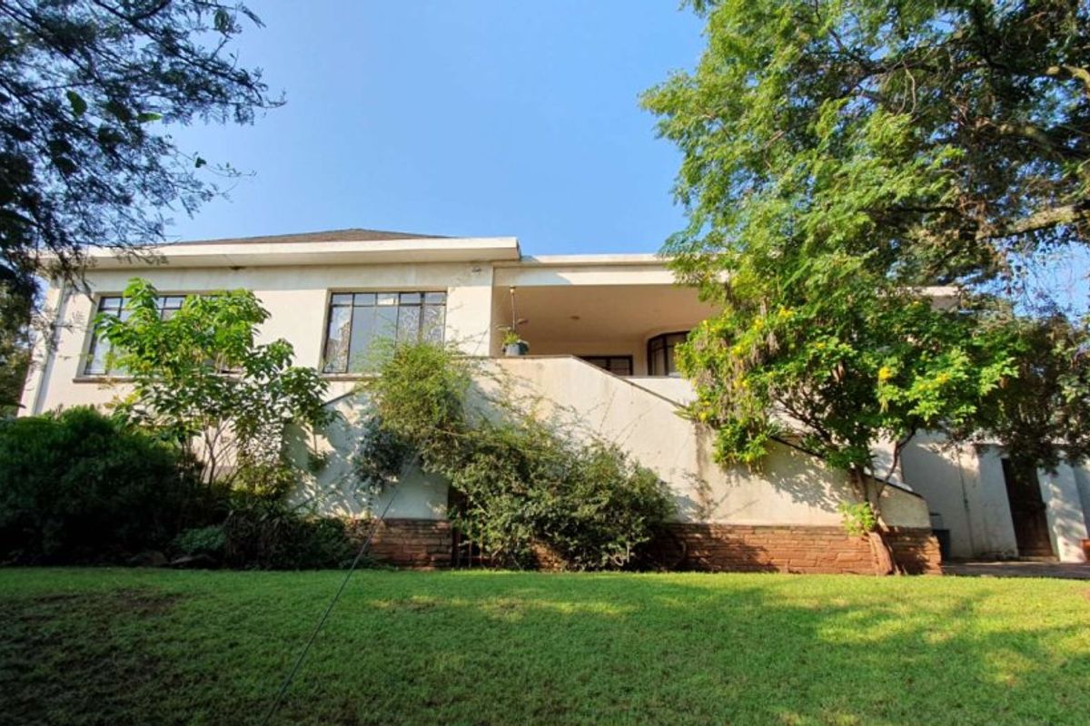 Stunning 5-Bedroom Family Home for Sale in Observatory - Photo 2