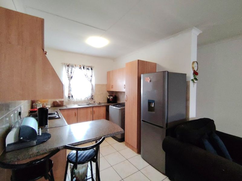 3 Bedroom Townhouse in Goshawk Crescent Parklands Estate - Photo 10