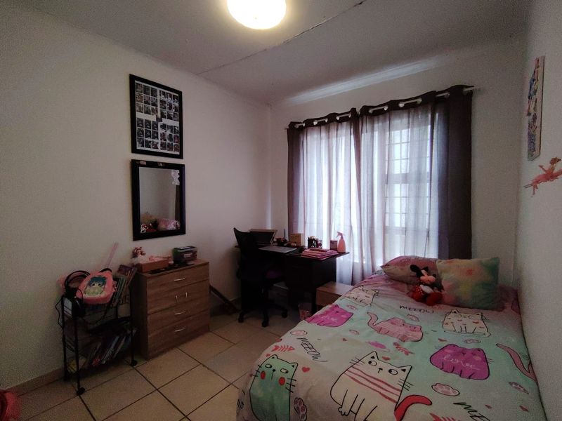 3 Bedroom Townhouse in Goshawk Crescent Parklands Estate - Photo 9