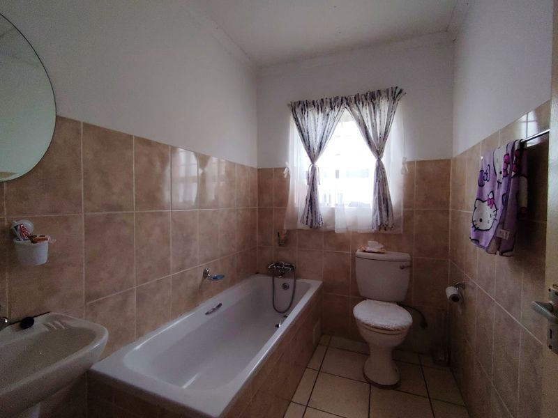 3 Bedroom Townhouse in Goshawk Crescent Parklands Estate - Photo 8