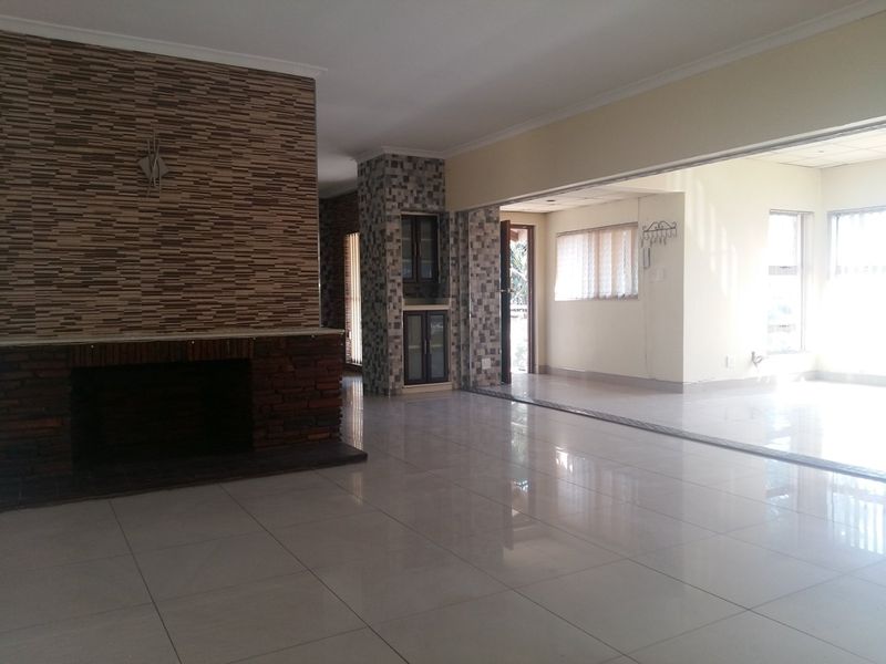 Stunning 3 Bed, 2 Bath Pet Friendly Home in Westville  - Photo 4
