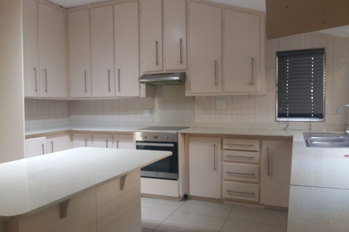Stunning 3 Bed, 2 Bath Pet Friendly Home in Westville  - Photo 5