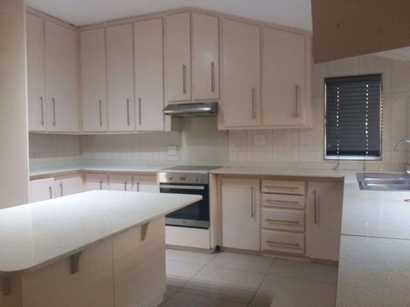 Stunning 3 Bed, 2 Bath Pet Friendly Home in Westville  - Photo 5