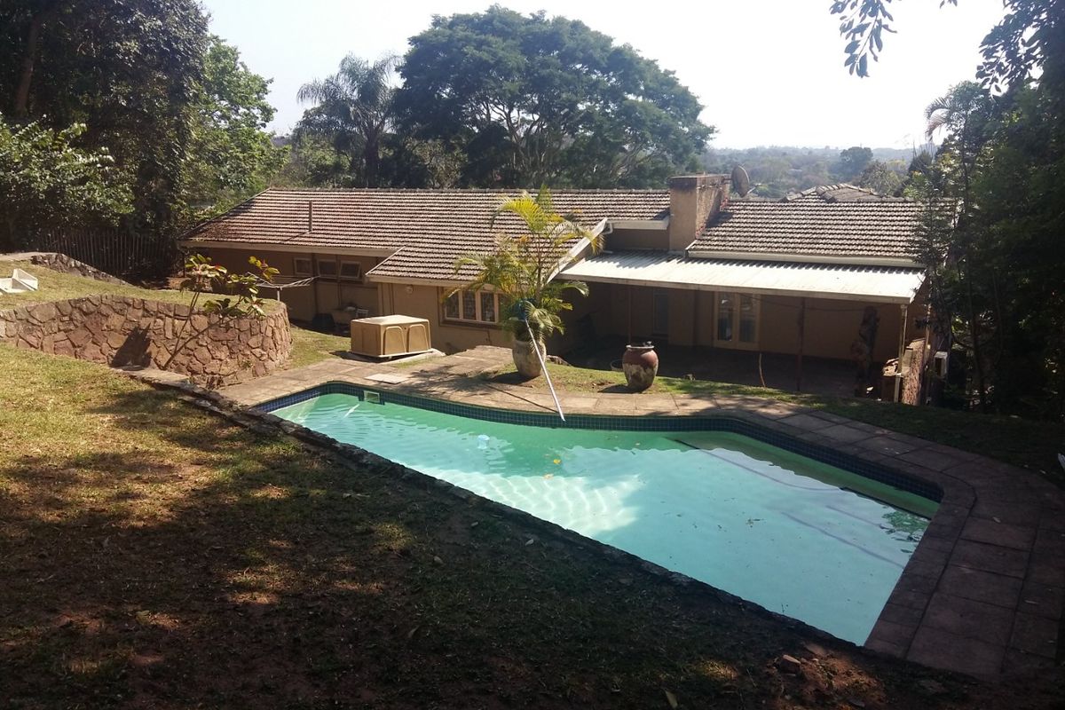 Stunning 3 Bed, 2 Bath Pet Friendly Home in Westville  - Photo 3