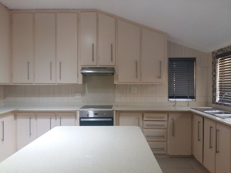 Stunning 3 Bed, 2 Bath Pet Friendly Home in Westville  - Photo 7