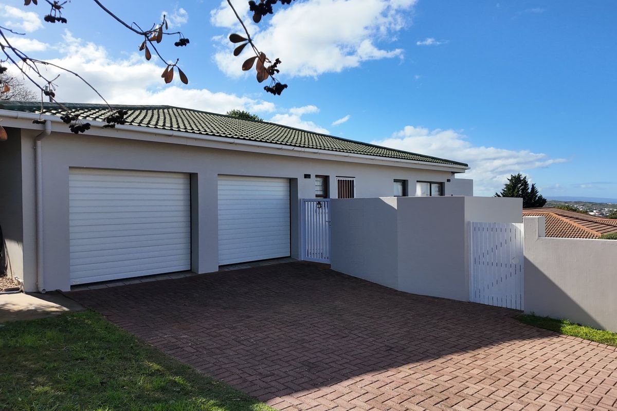 Beautiful three bedroom house in Still Bay West - Photo 2