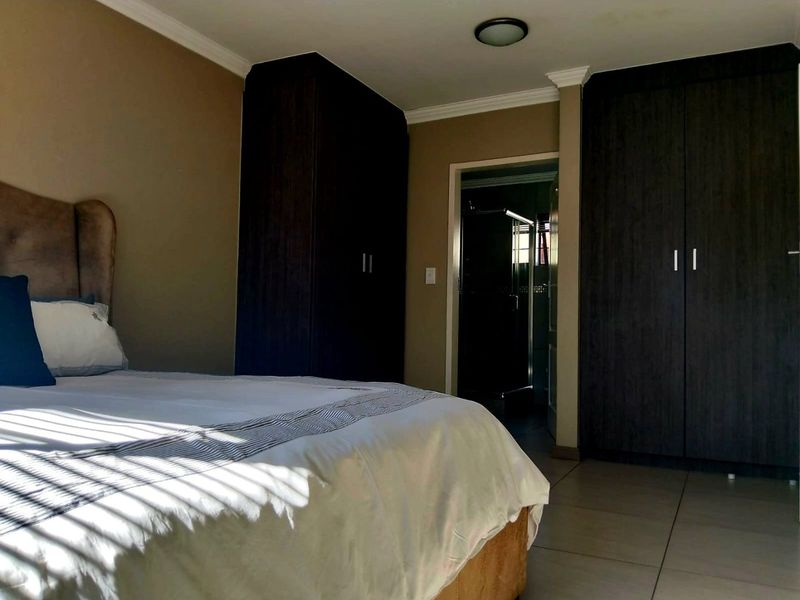 3 bedroom 2 bathroom Home in Amberfield Valley - Photo 9