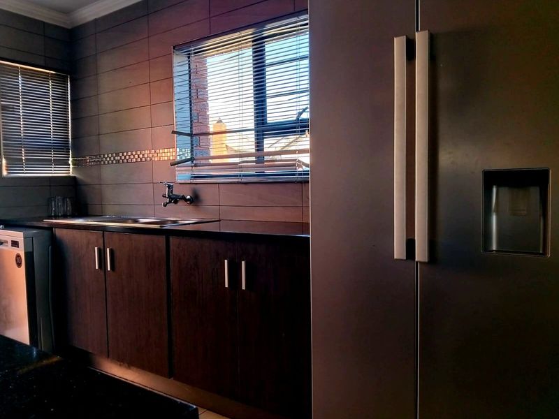 3 bedroom 2 bathroom Home in Amberfield Valley - Photo 4