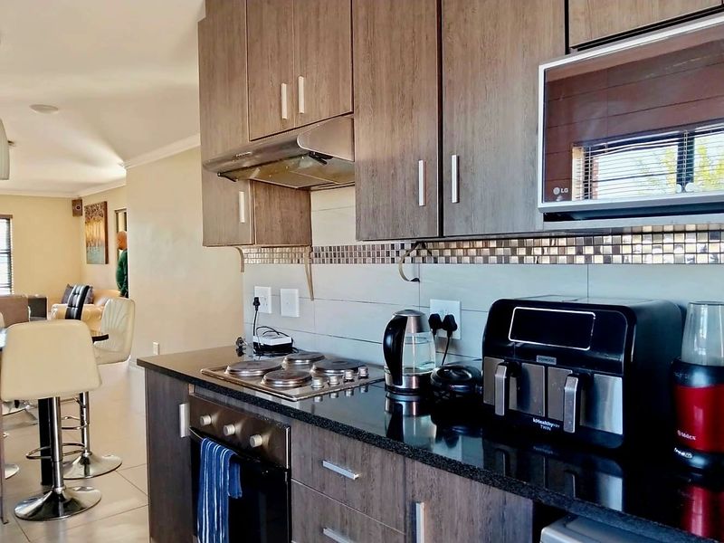 3 bedroom 2 bathroom Home in Amberfield Valley - Photo 5
