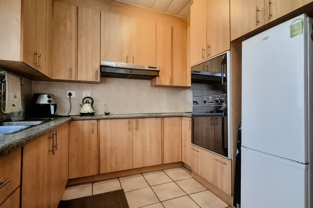Warm Family Townhouse with Underfloor Heating - Photo 3