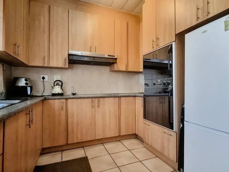Warm Family Townhouse with Underfloor Heating - Photo 3
