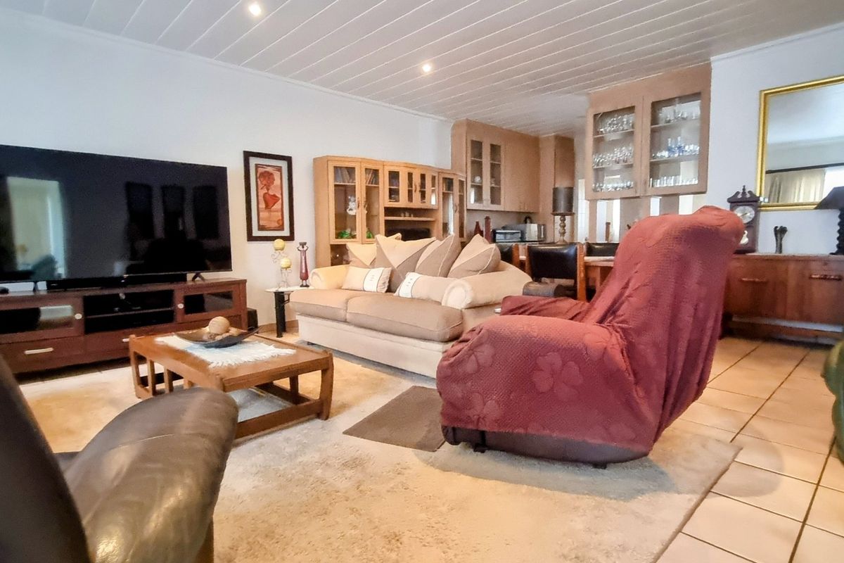 Warm Family Townhouse with Underfloor Heating - Photo 2