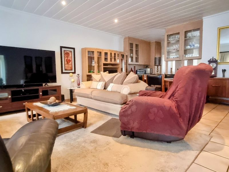Warm Family Townhouse with Underfloor Heating - Photo 2