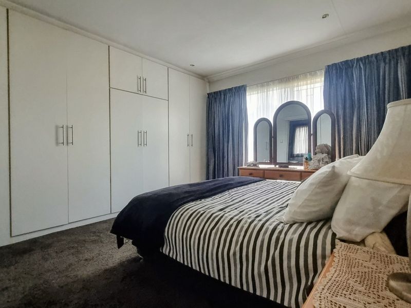 Warm Family Townhouse with Underfloor Heating - Photo 10
