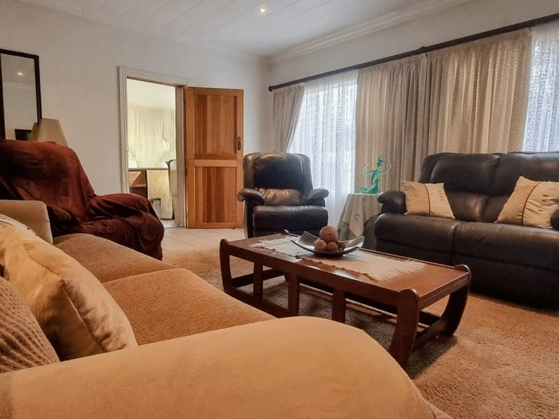 Warm Family Townhouse with Underfloor Heating - Photo 5
