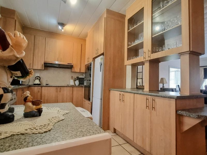Warm Family Townhouse with Underfloor Heating - Photo 6