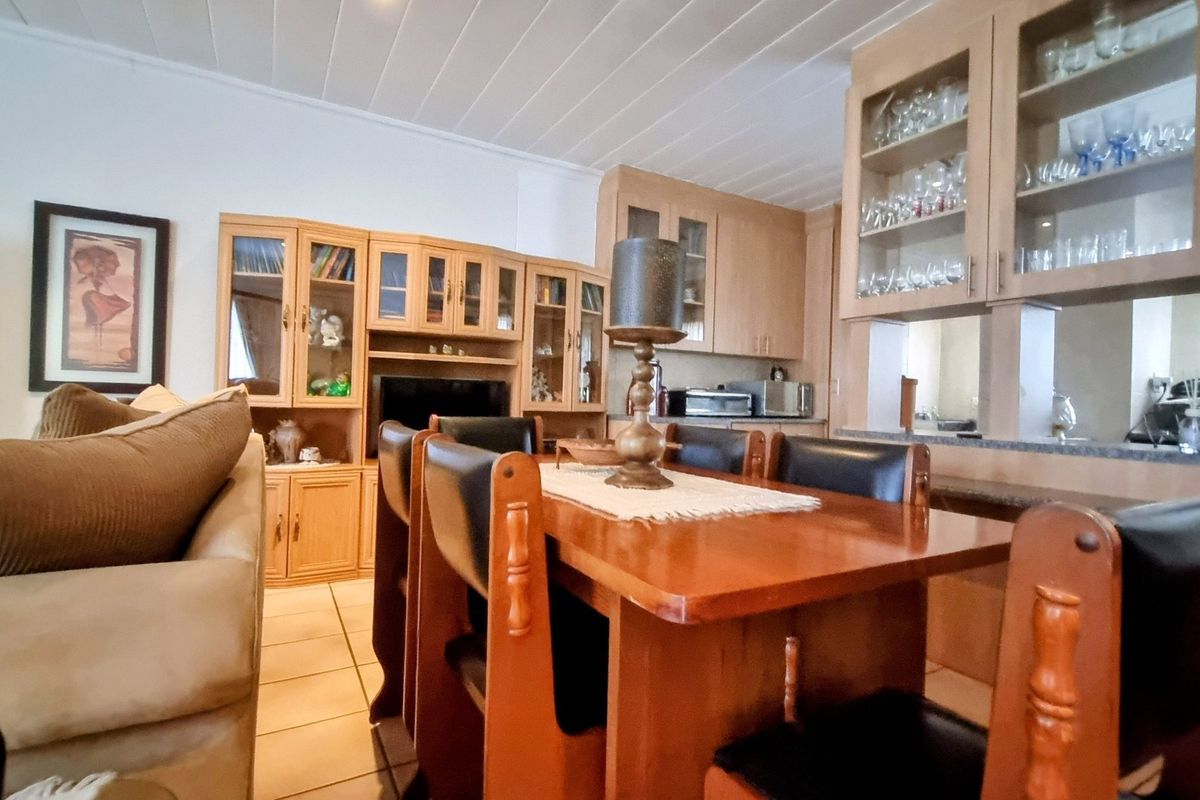 Warm Family Townhouse with Underfloor Heating - Photo 4