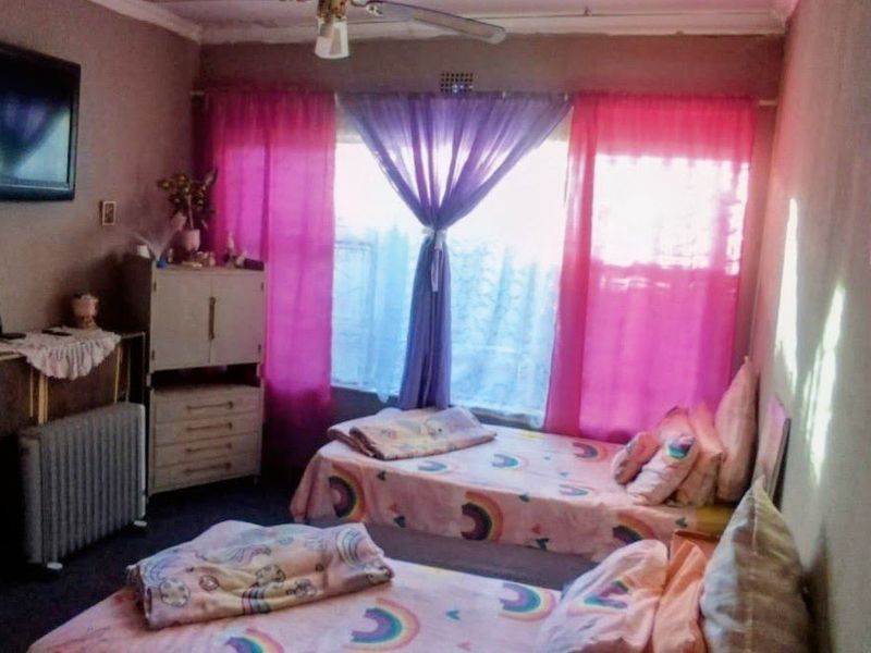 Charming 3-Bedroom Home with Two Flatlets - Photo 5