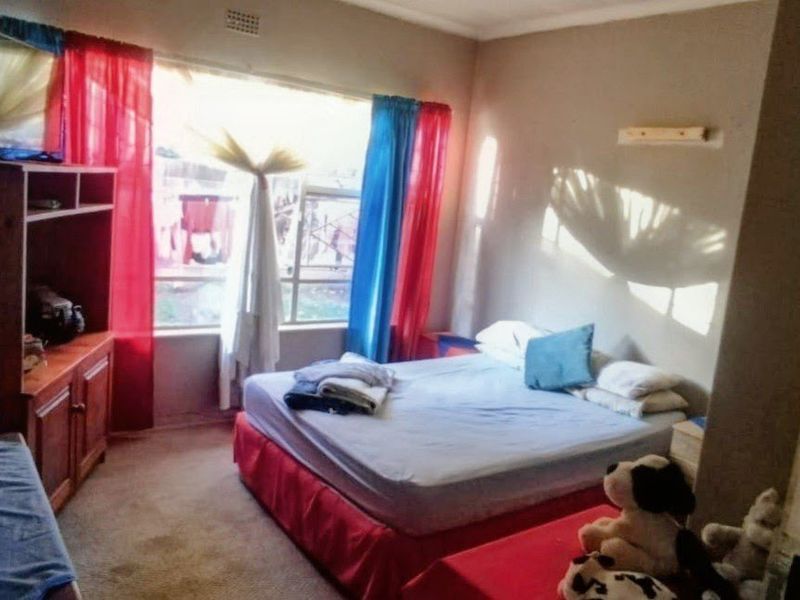 Charming 3-Bedroom Home with Two Flatlets - Photo 7