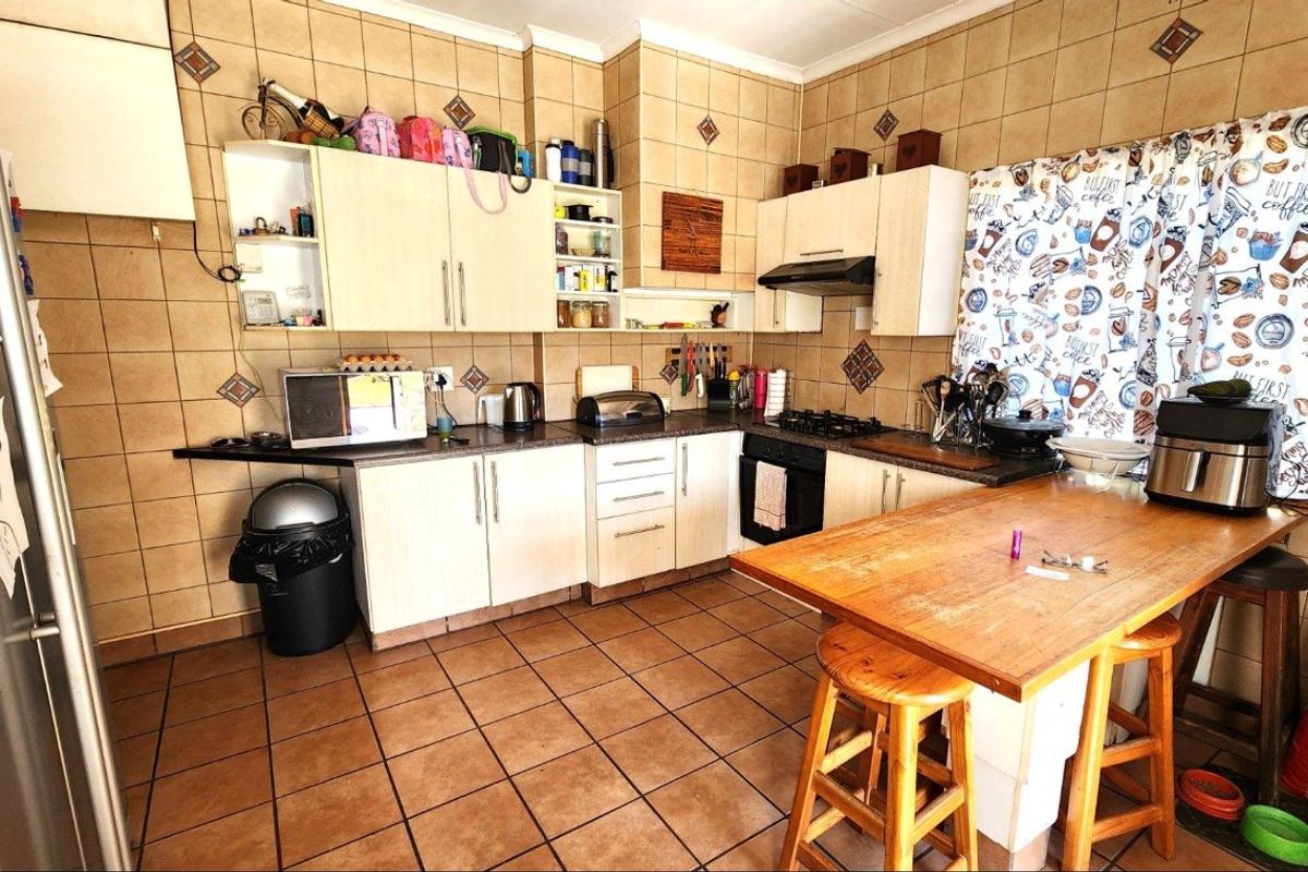 Stunning 3 Bedroom, 2 Bathroom Home Plus Flat - Photo 4