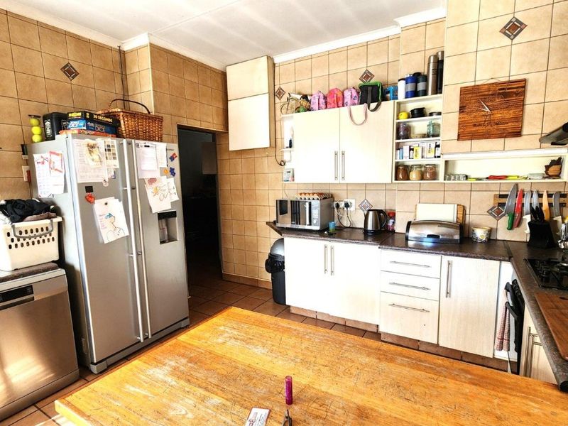 Stunning 3 Bedroom, 2 Bathroom Home Plus Flat - Photo 5