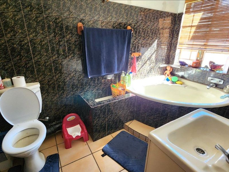 Stunning 3 Bedroom, 2 Bathroom Home Plus Flat - Photo 8