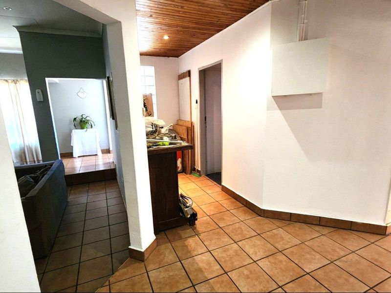 Stunning 3 Bedroom, 2 Bathroom Home Plus Flat - Photo 7