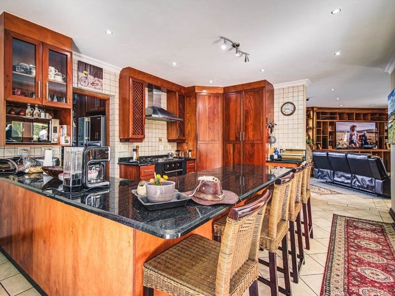 Elegant Four-Bedroom Family Home with Exceptional Entertaining Spaces - Photo 1