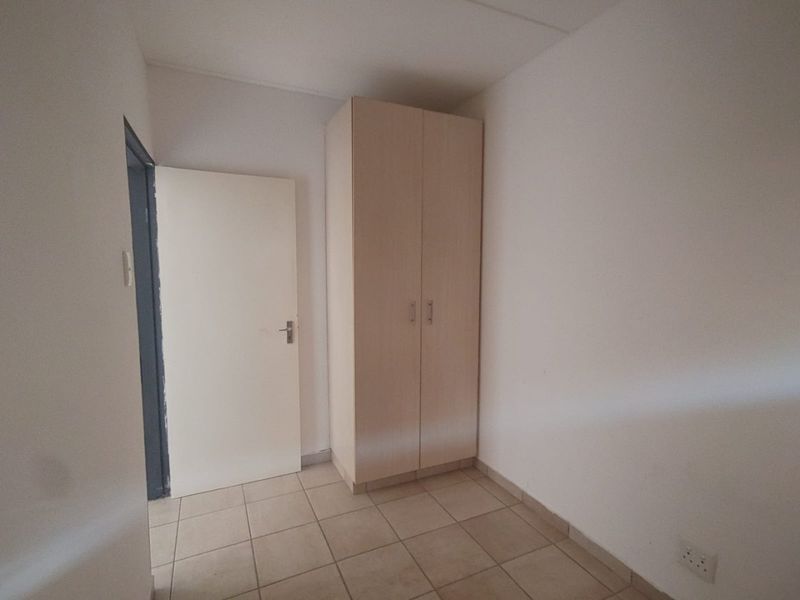 Charming 2-Bedroom and 1 bathroom in a Secure Complex - Photo 10