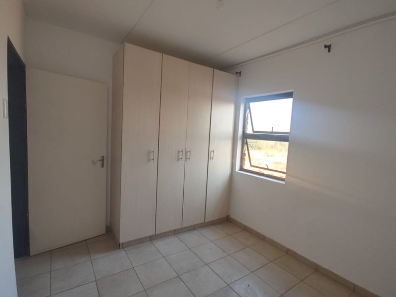 Charming 2-Bedroom and 1 bathroom in a Secure Complex - Photo 7