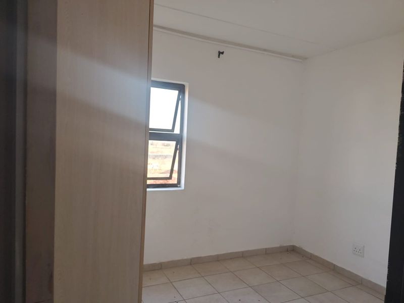 Charming 2-Bedroom and 1 bathroom in a Secure Complex - Photo 6