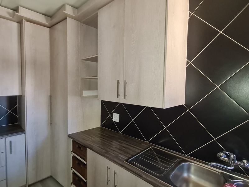 Spacious townhouse superbly situated across from the Shoprite complex in Stilfontein Extension 4. - Photo 4