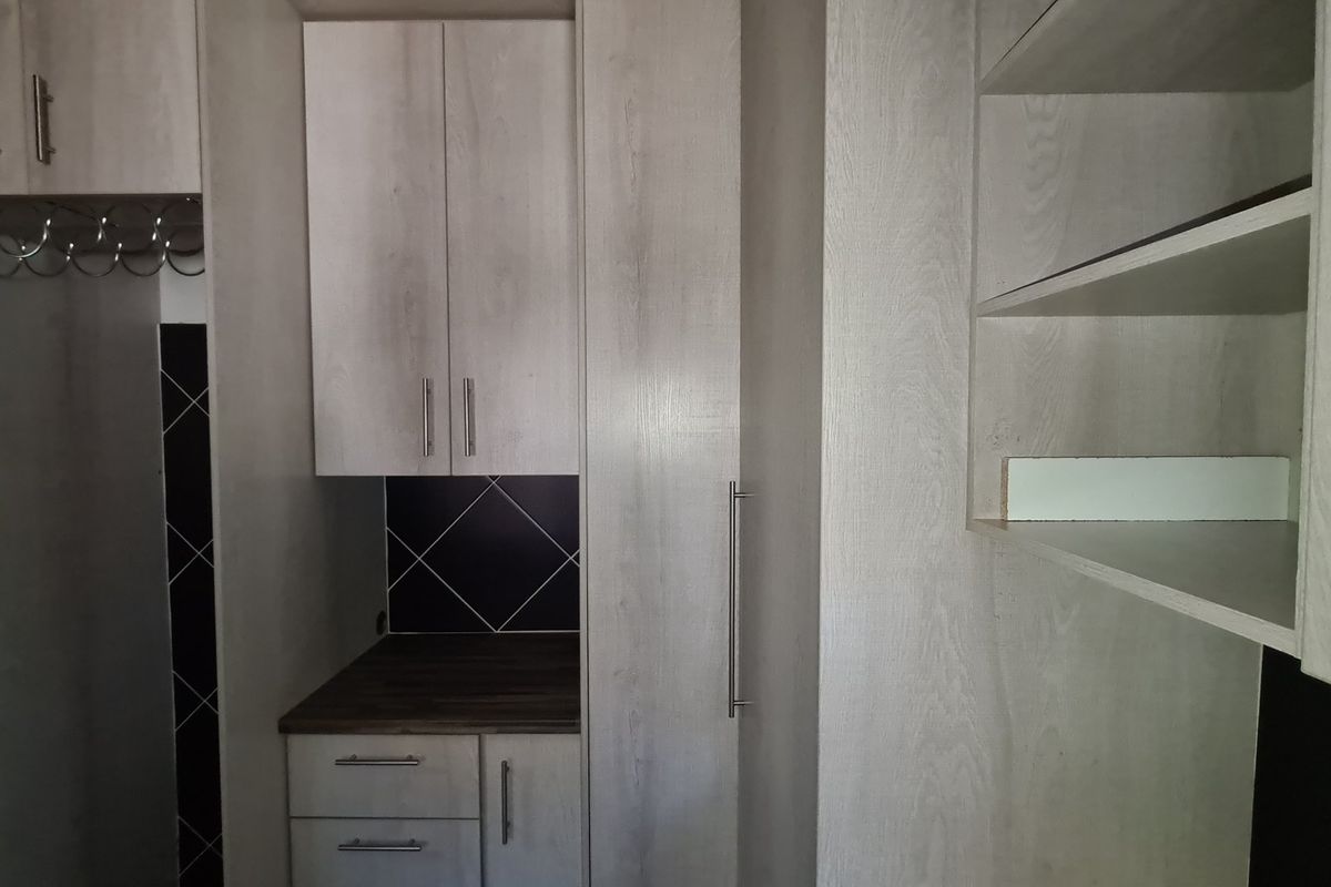 Spacious townhouse superbly situated across from the Shoprite complex in Stilfontein Extension 4. - Photo 5
