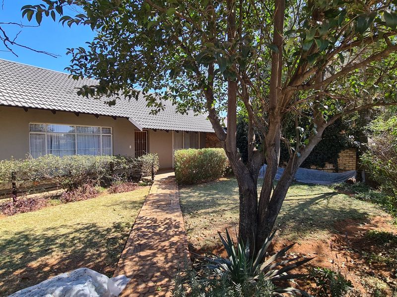 Spacious townhouse superbly situated across from the Shoprite complex in Stilfontein Extension 4. - Photo 1
