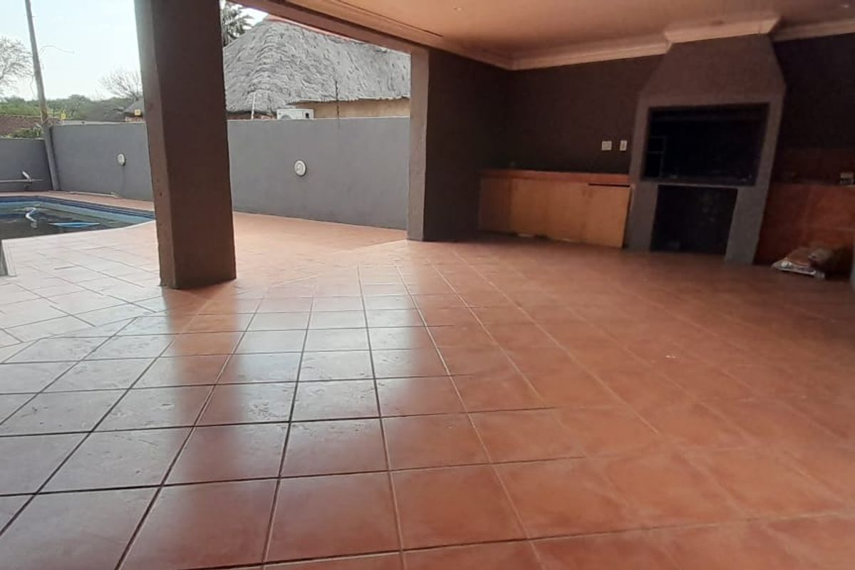 4 Bedroom House for Sale in Irene Park - Photo 4