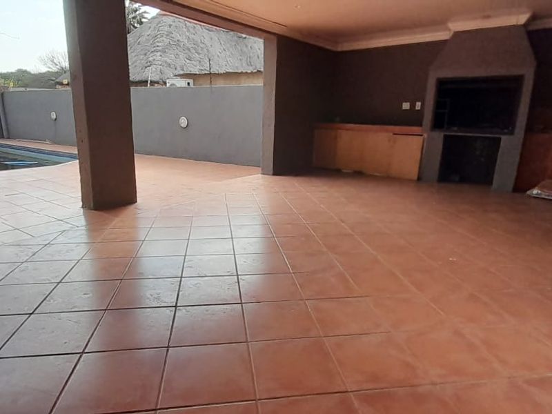 4 Bedroom House for Sale in Irene Park - Photo 4