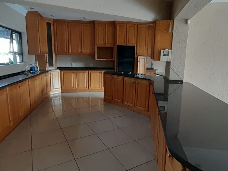 4 Bedroom House for Sale in Irene Park - Photo 9