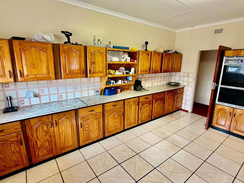 3 Bedroom House with bachelors flat for sale in Orkney.  - Photo 10