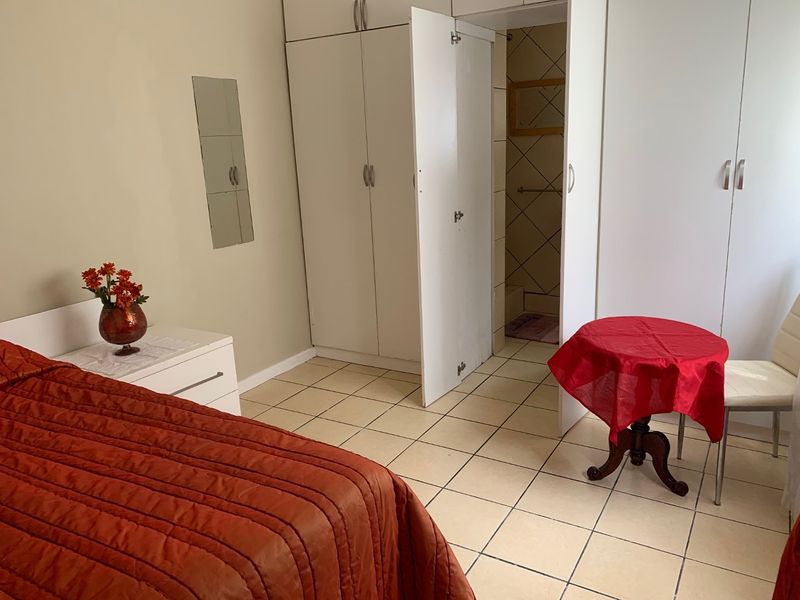 Studio Apartment in Rondebosch  - Photo 3