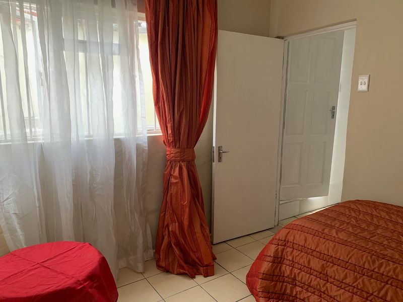 Studio Apartment in Rondebosch  - Photo 4